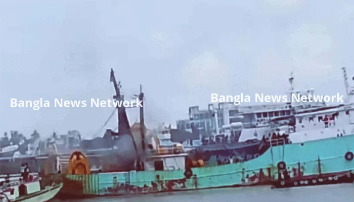কর্ণফুলী নদীতে ফিশিং ভেসেলে বিস্ফোরণ, ঢাকায় নেওয়ার পথে দুই নাবিকের মৃত্যু