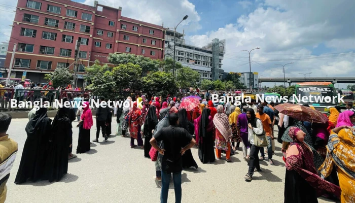 আবারও কুড়িলে সড়ক অবরোধ করেছে গার্মেন্টস শ্রমিকরা