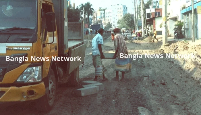 প্রধানমন্ত্রীর সফর ঘিরে তড়িঘড়ি সংস্কার, ৭ দিনও টিকল না সড়ক