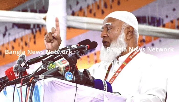 সব মন্ত্রণালয়ে তিনি আজান দেন একামতও দেন, মাঝেমধ্যে সংসদে ফতোয়াও দেন