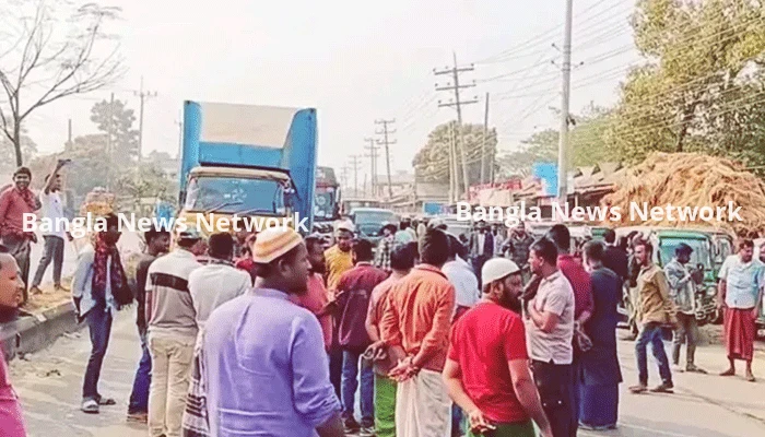 ময়মনসিংহে চাঁদা বন্ধের দাবিতে মহাসড়ক অবরোধ, সিএনজি চালকদের বিক্ষোভ