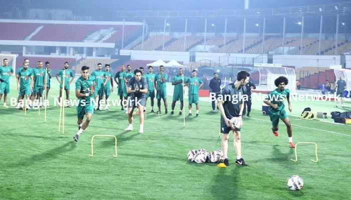 মেঘের রাজ্যে লাল-সবুজ সূর্য ওঠার অপেক্ষা