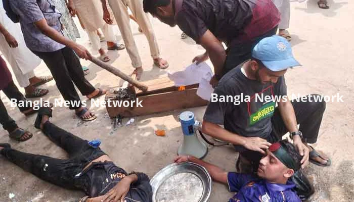 তিন দফা দাবিতে জবি শিক্ষার্থীদের যমুনার অভিমুখে লংমার্চে পুলিশের বাধা, আহত ৬