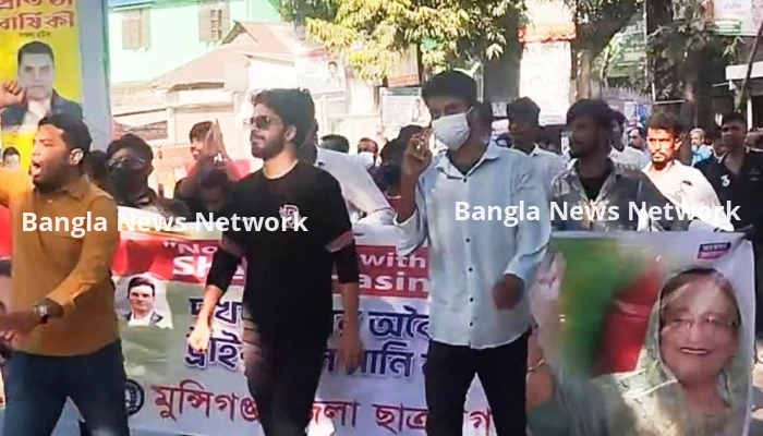 মুন্সীগঞ্জে পুলিশের সামনেই যুবলীগ-ছাত্রলীগের মিছিল