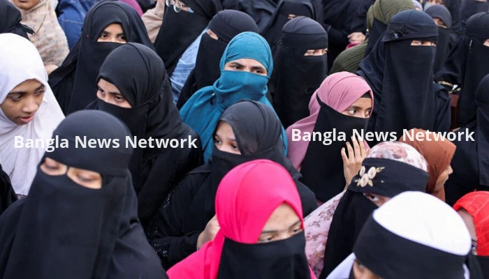 হিজাবের ওপর নিষেধাজ্ঞা তুলে নিলো কর্ণাটক