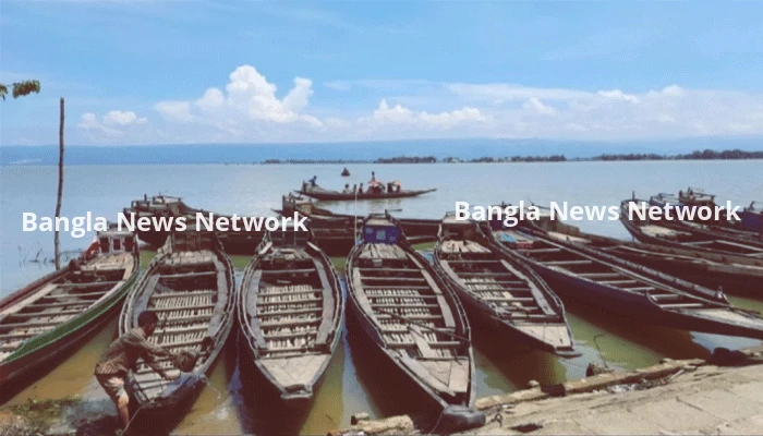জলরাশির জনপদে জীবিকার অনিশ্চয়তা