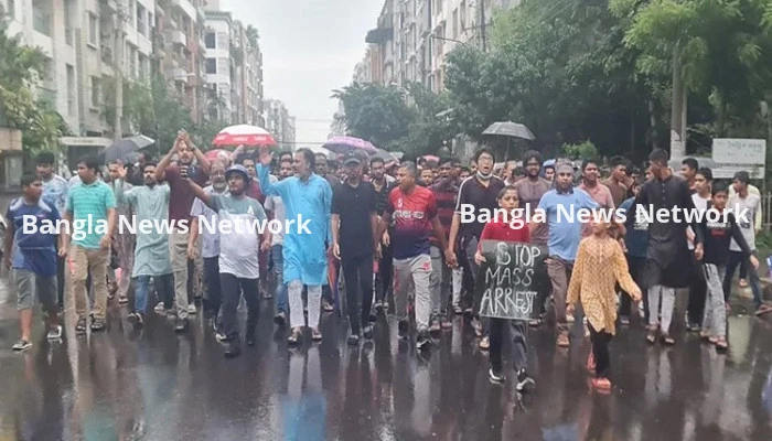 ছাত্র আন্দোলনে সংহতি জানিয়ে অবসরপ্রাপ্ত সামরিক কর্মকর্তাদের মিছিল