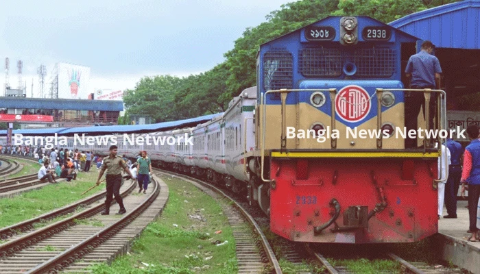 রেলে নিরাপত্তার চেয়ে টিকিট তল্লাশিতেই বেশি নজর?