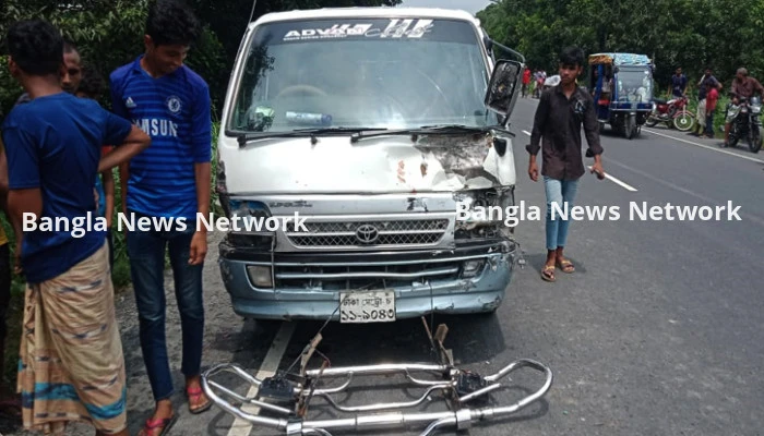 নাটোরে মাইক্রোবাস ও অটোরিকশা সংঘর্ষে মা-মেয়ের মৃত্যু