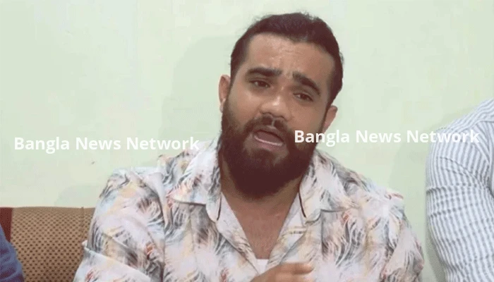 দেশ ছাড়ার খবর জানিয়ে রুমি বললেন— ‘আপনারা ভালো থাকেন’