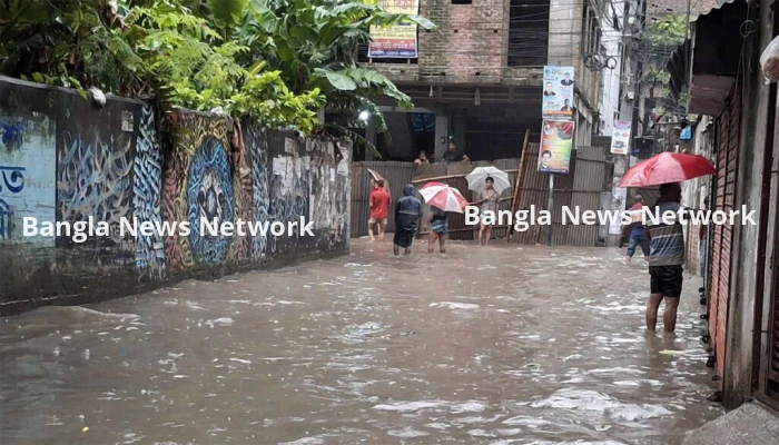 রাতভর বৃষ্টিতে নাকাল রাজধানীবাসী, জলাবদ্ধতা-ভোগান্তি