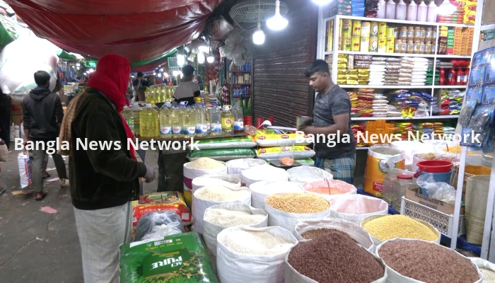 কাগজে-কলমে মূল্যস্ফীতি কমলেও ব্যয়ের চাপে দিশেহারা মানুষ