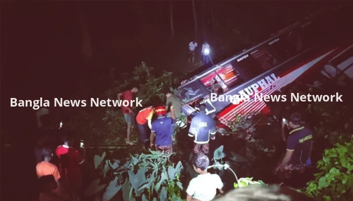মধ্যরাতে নিয়ন্ত্রণ হারিয়ে যাত্রীবাহী বাস খাদে, নিহত ১