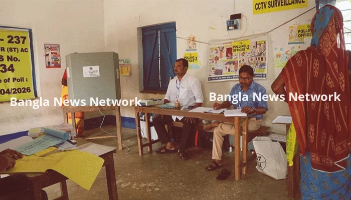 ভুয়া ভোট ও সংঘর্ষের মধ্য দিয়ে চলছে পশ্চিমবঙ্গের ভোটগ্রহণ