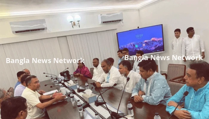 পরিচ্ছন্নতা কর্মীদের ঈদ উপহারের চেক দিলেন প্রধানমন্ত্রী
