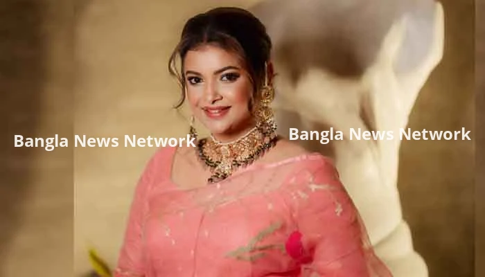 রাজনীতি নামক এই অভিশাপ থেকে আমাদের প্রিয় মাতৃভূমিকে রক্ষা করো