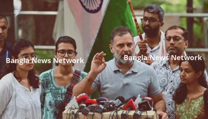 শিক্ষামন্ত্রীর পদত্যাগের পর সরকার পতনের ডাক রাহুল গান্ধীর