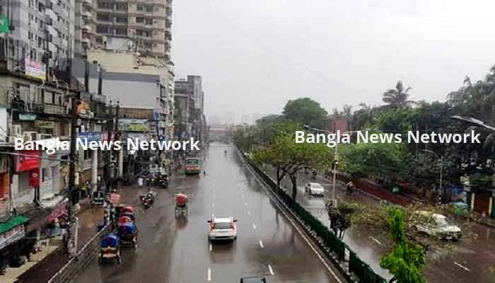 রাজধানীতে তাপপ্রবাহের মধ্যেই স্বস্তির বৃষ্টি