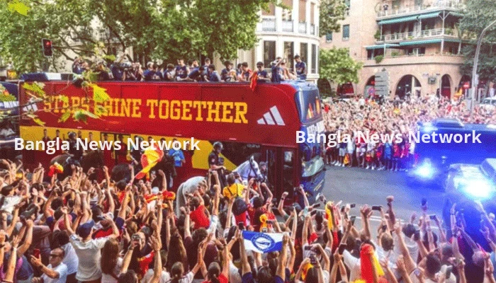 বিশ্বচ্যাম্পিয়ন স্পেন দলকে রাজকীয় সংবর্ধনা, চ্যাম্পিয়ন প্যারেডে জনস্রোত