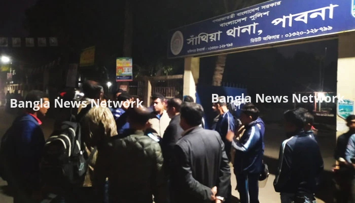 সাঁথিয়ায় নৌকা ও স্বতন্ত্র প্রার্থীর সমর্থকদের সংঘর্ষ, আহত ১০