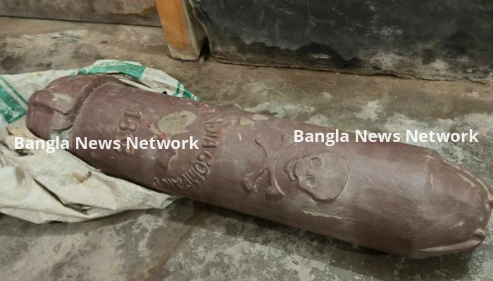 সাতক্ষীরায় সীমানা পিলারসহ আটক ২