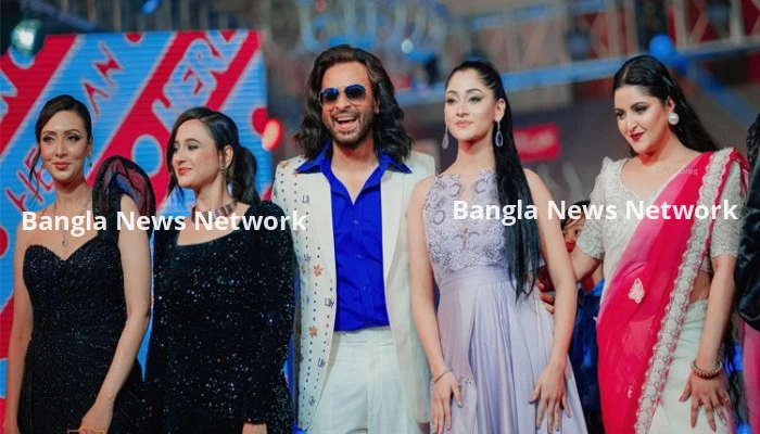 একঝাঁক নায়িকাকে নিয়ে র‌্যাম্পে হাঁটলেন শাকিব খান