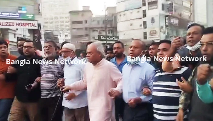 শেখ হাসিনা দেশকে বিক্রি করে হলেও ক্ষমতায় থাকতে চান : রিজভী