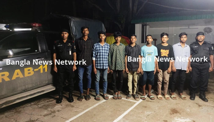 কুমিল্লায় অস্ত্রসহ কিশোর গ্যাংয়ের ৭ সদস্য গ্রেপ্তার