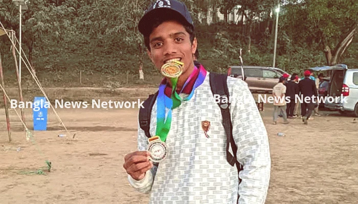 চবিতে ব্যানার লাগাতে গিয়ে বিদ্যুৎস্পৃষ্ট হয়ে শিক্ষার্থীর মৃত্যু