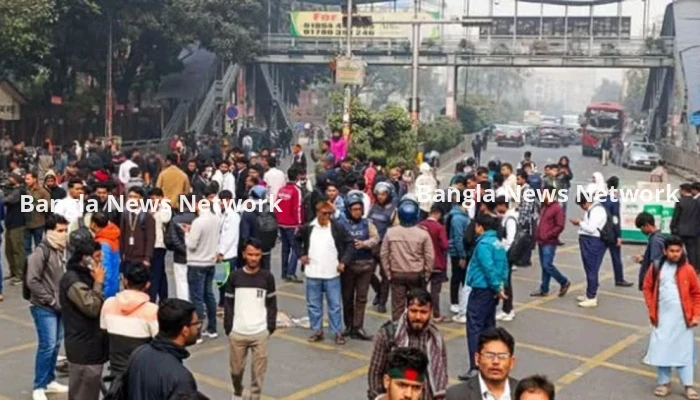 সাকিবুল হত্যার বিচার দাবিতে শিক্ষার্থীদের ফার্মগেট অবরোধ, যান চলাচল বন্ধ