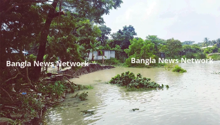 সুগন্ধার ভাঙনে নিঃস্ব শত পরিবার, হুমকিতে বরিশাল বিমানবন্দর