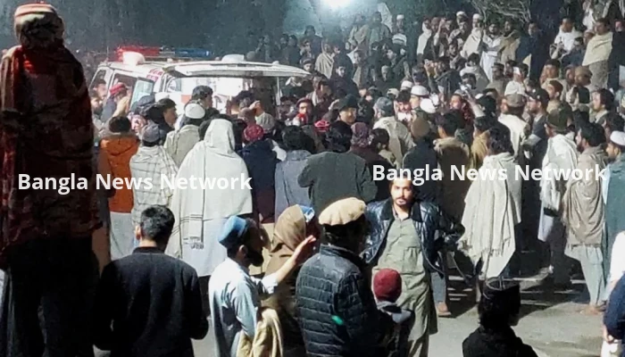 পাকিস্তানে সামরিক স্থাপনায় আত্মঘাতী হামলা, নিহত ৯