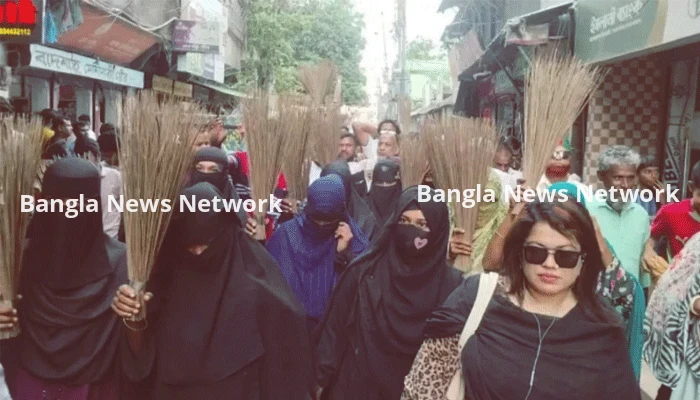 সংসদে রুমিন ফারহানার বক্তব্যের প্রতিবাদে বিএনপির ঝাড়ু মিছিল
