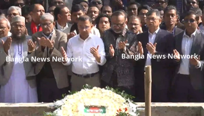ওসমান হাদির কবর জিয়ারত করলেন তারেক রহমান