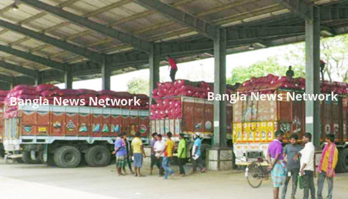 ৫ দিনেও খালাস হয়নি টিসিবির পেঁয়াজ, নষ্ট হওয়ার আশঙ্কা