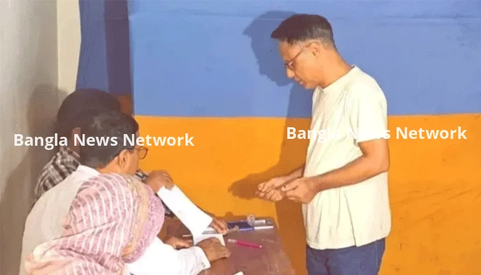 ঠাকুরগাঁও-১ উপনির্বাচনে সরকারি দলের পক্ষে প্রচারের অভিযোগ ৯ কর্মকর্তা প্রত্যাহার