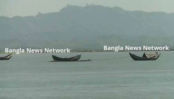 বাংলাদেশি ৩ ট্রলারসহ ১৫ জেলেকে ধরে নিয়ে গেলো আরাকান আর্মি