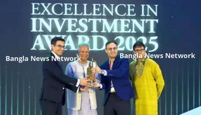 বিভিন্ন প্রতিষ্ঠানকে পুরস্কার দিলেন প্রধান উপদেষ্টা