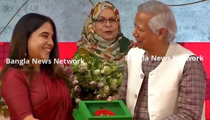 স্বাধীনতা পুরস্কার তুলে দিলেন প্রধান উপদেষ্টা