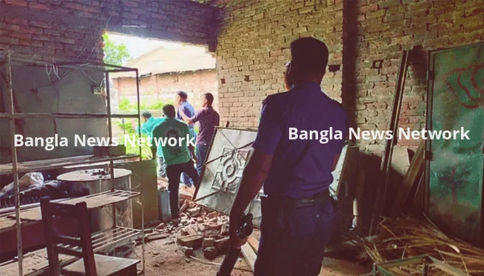 মা–বাবাকে ঘরে তালা দিয়ে জমি দখল মেয়ে-জামাতার, উদ্ধার করল পুলিশ