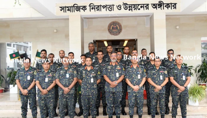 আনসারের ১৫ কর্মকর্তাকে র‍্যাংক ব্যাজ পরালেন মহাপরিচালক