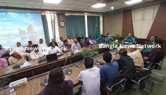 রিকশাচালকদের বিকেল পর্যন্ত অপেক্ষা করতে বললেন ডিএমপি কমিশনার