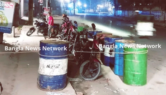 লাইনে মোটরসাইকেল দাঁড় করিয়ে গেস্ট হাউজে রাত কাটালেন চালকরা