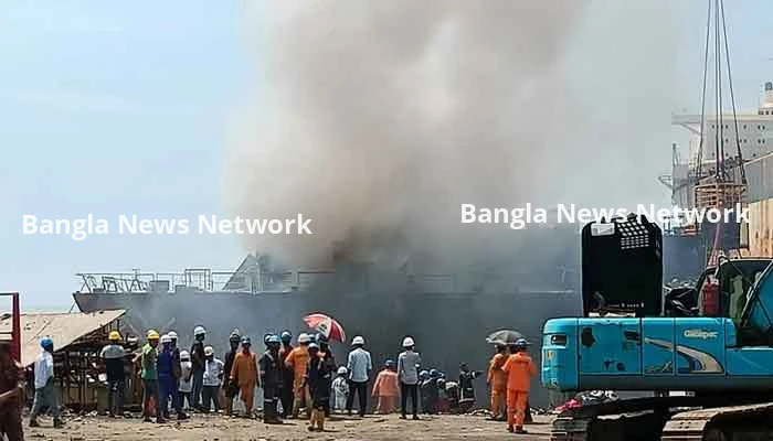 চট্টগ্রামে শিপইয়ার্ডে বিস্ফোরণ, আহত ১২