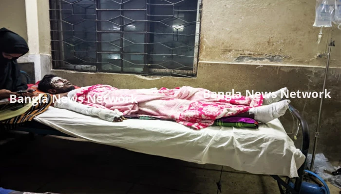 রংপুরে গাড়িতে আগুন ধরিয়ে দিল দুর্বৃত্তরা, দগ্ধ ২