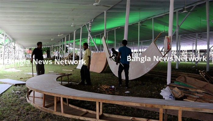 নামাজ আদায় করার জন্য প্রস্তুত করা হচ্ছে জাতীয় ঈদগাহ মাঠ