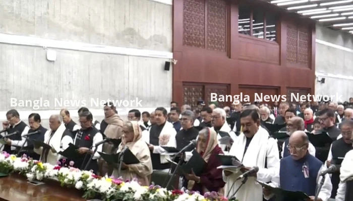 শপথ নিলেন দ্বাদশ সংসদের নবনির্বাচিত এমপিরা