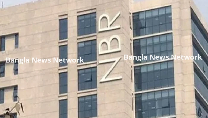 বদলির আদেশ প্রকাশ্যে ছিঁড়ে ফেলায় ৮ কর্মকর্তাকে বরখাস্ত