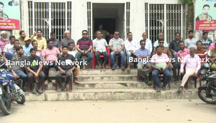 হামলার শঙ্কায় রংপুরে জাতীয় পার্টি কার্যালয়ে নেতাকর্মীদের অবস্থান
