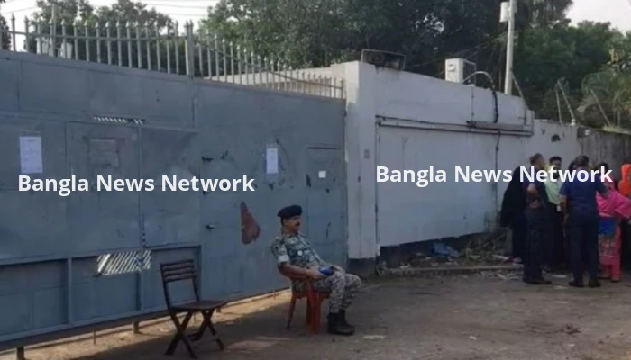 ধসে পড়ছে অর্থনীতির উৎপাদনশীল ভিত্তি